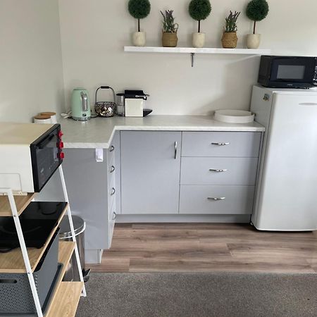 Modern Studio Apartment Motueka Exterior photo