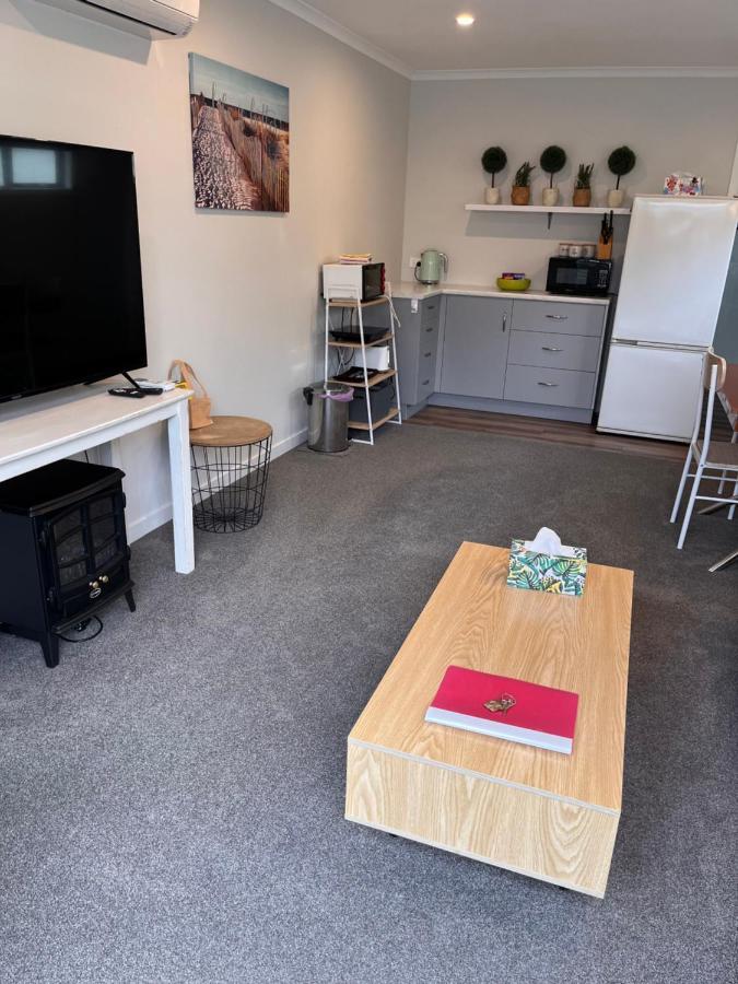 Modern Studio Apartment Motueka Exterior photo